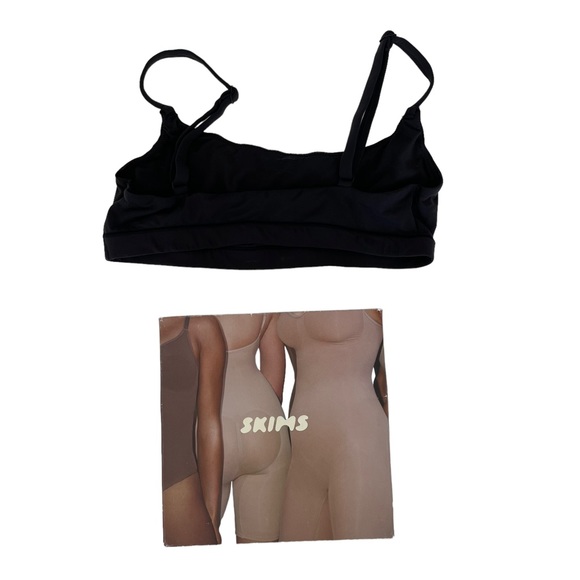 SKIMS Scoop Neck Bra - Picture 3 of 3